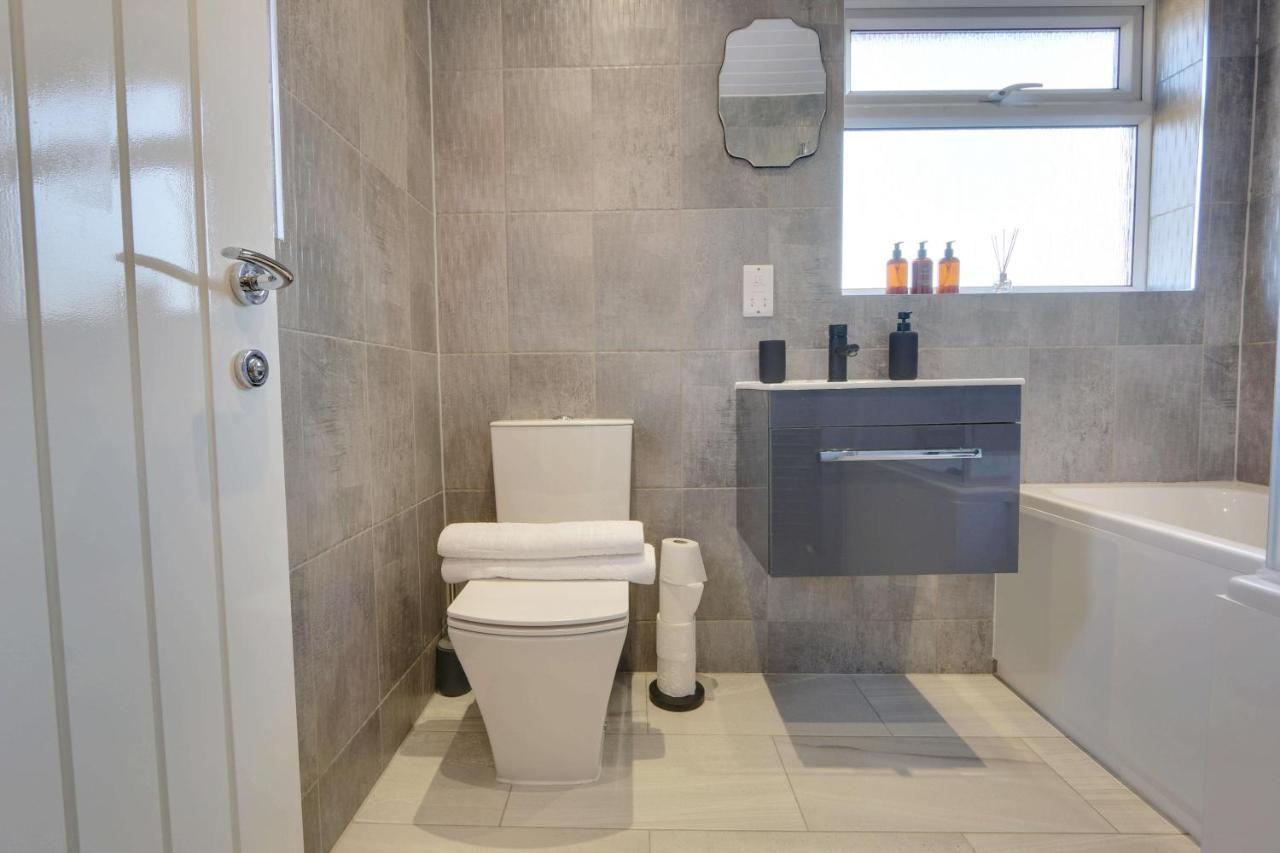 #Upmarket, Exceptional 4 Bed House, With Free Parking, Close To Amenities And Supermarkets Sheffield Eksteriør billede