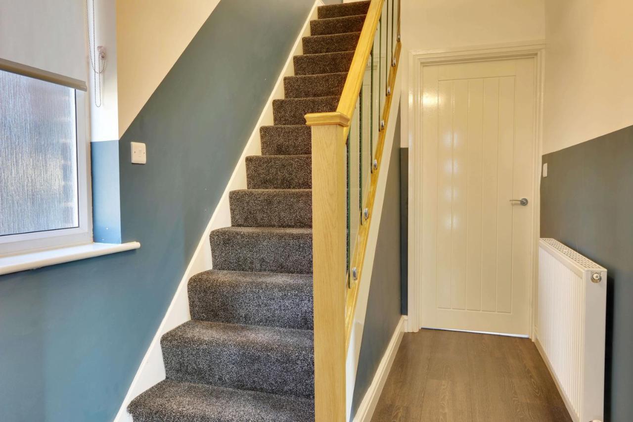 #Upmarket, Exceptional 4 Bed House, With Free Parking, Close To Amenities And Supermarkets Sheffield Eksteriør billede
